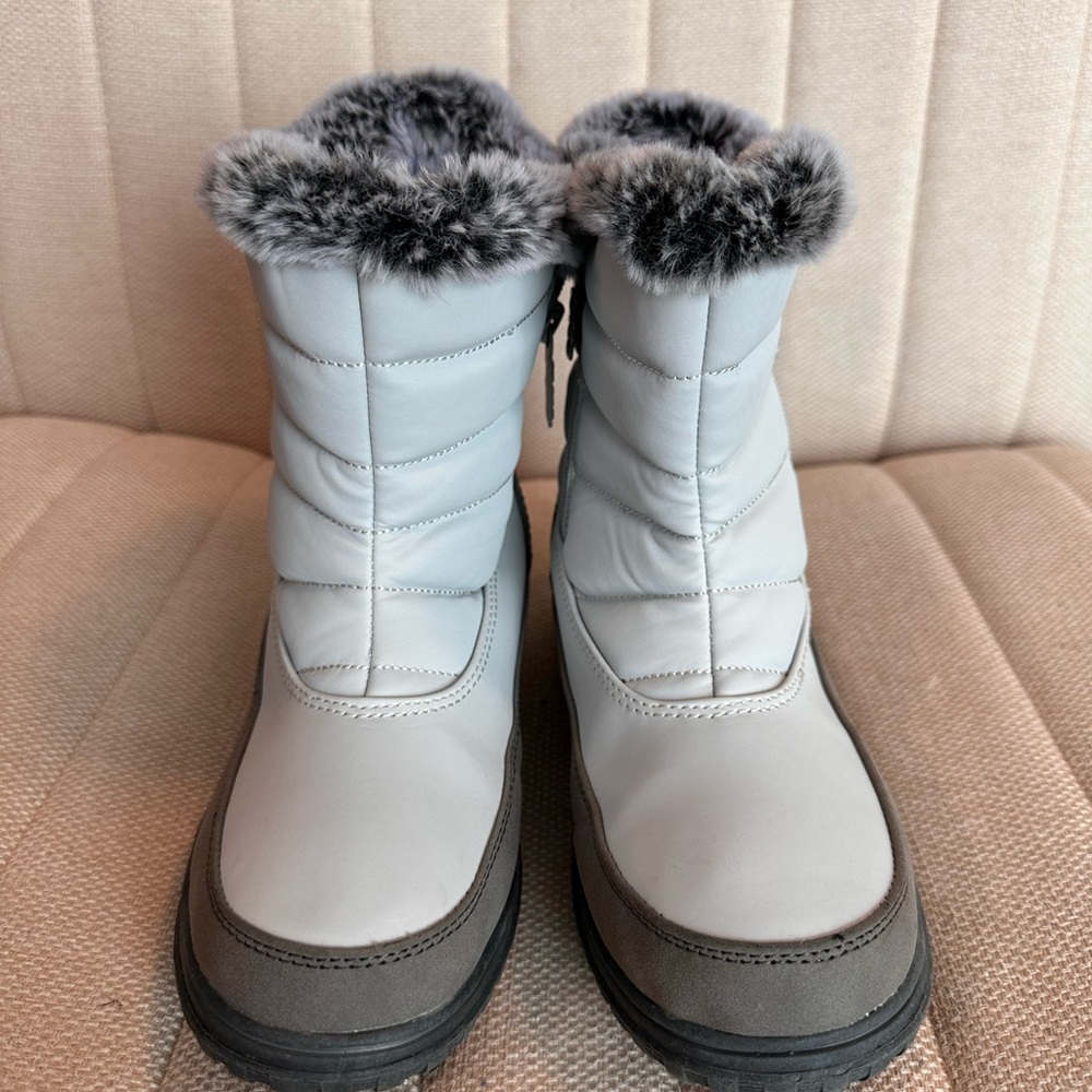 Totes Women's Gray and Black Winter Boots
